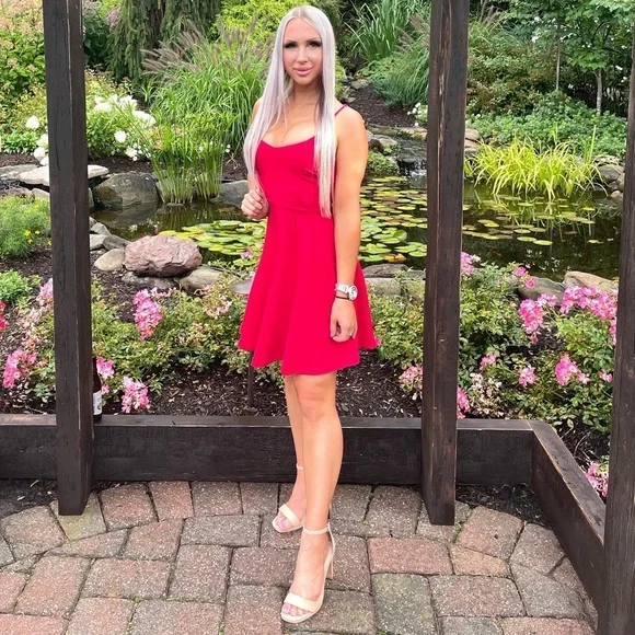 LuLu’s red dress - Picture 4 of 4